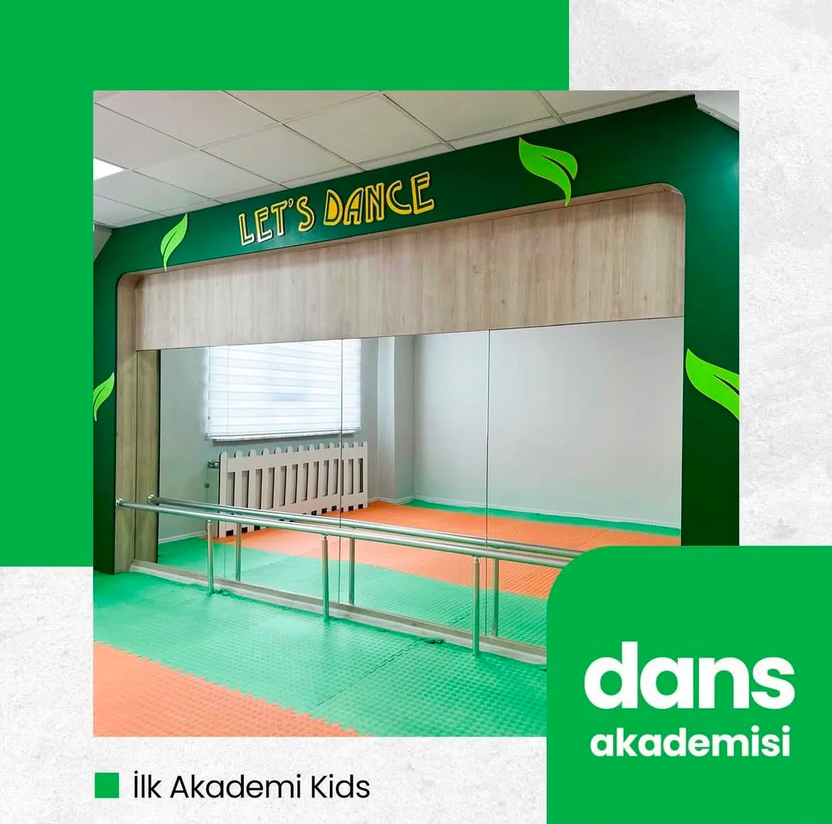 Aynalı ve barlı dans akademisi salonu